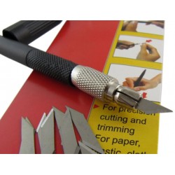 Cutter de précision avec 12 Lames